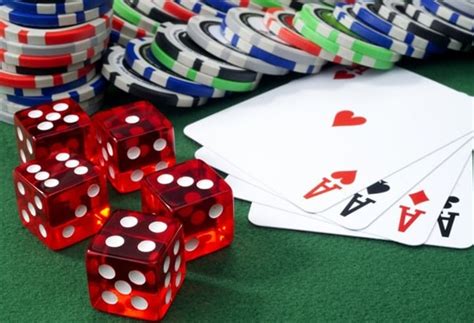 Gry karciane w kasynie, Facebook i wirtualne kasyno: tak oszuści wyłudzają dane kart płatniczych
